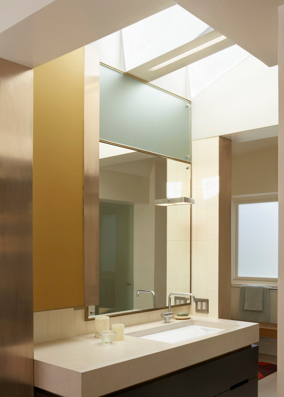 Idee per una stanza da bagno padronale minimalista con ante lisce, ante nere, piastrelle multicolore, piastrelle in ceramica e top bianco