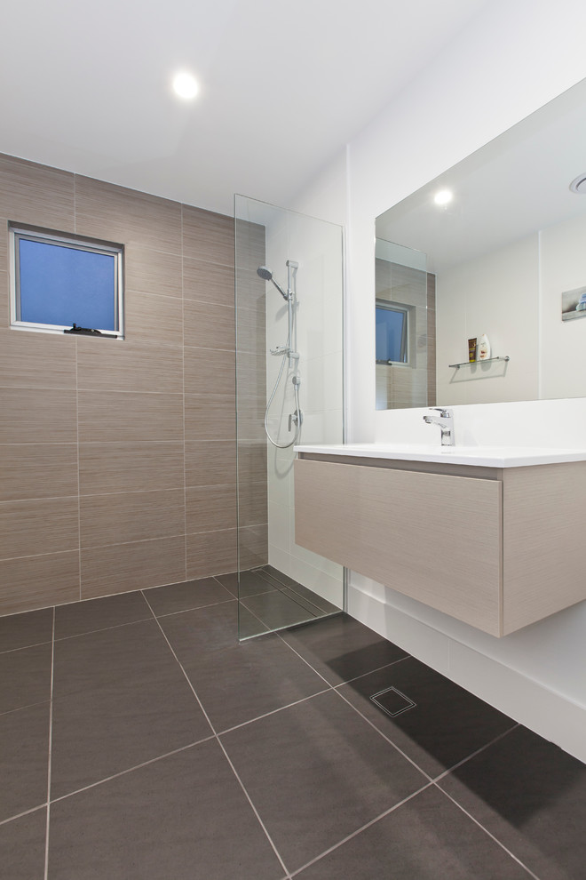 Design ideas for a coastal bathroom in Gold Coast - Tweed.