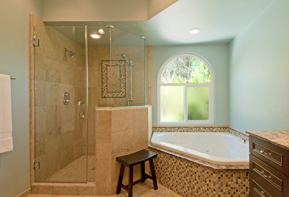 Example of a classic bathroom design in Orange County
