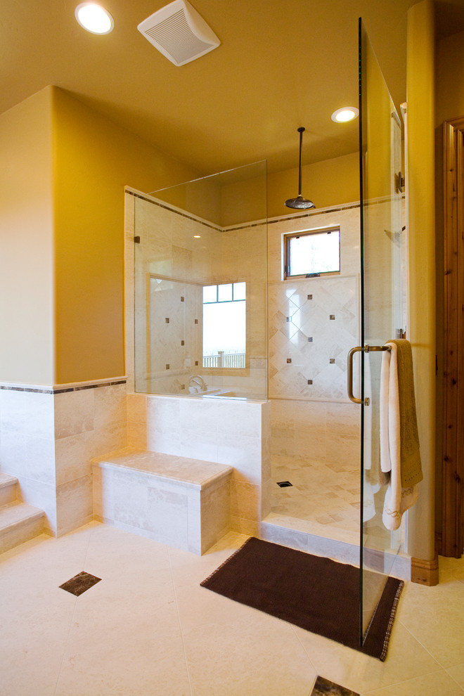 Идея дизайна: большая главная ванная комната в стиле рустика с фасадами с выступающей филенкой, фасадами цвета дерева среднего тона, накладной ванной, душем в нише, белой плиткой, керамогранитной плиткой, бежевыми стенами, полом из керамогранита и мраморной столешницей