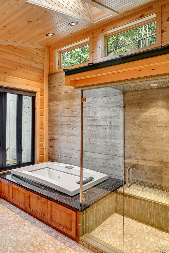 Diseño de cuarto de baño cemento actual con suelo de baldosas tipo guijarro y suelo de baldosas tipo guijarro