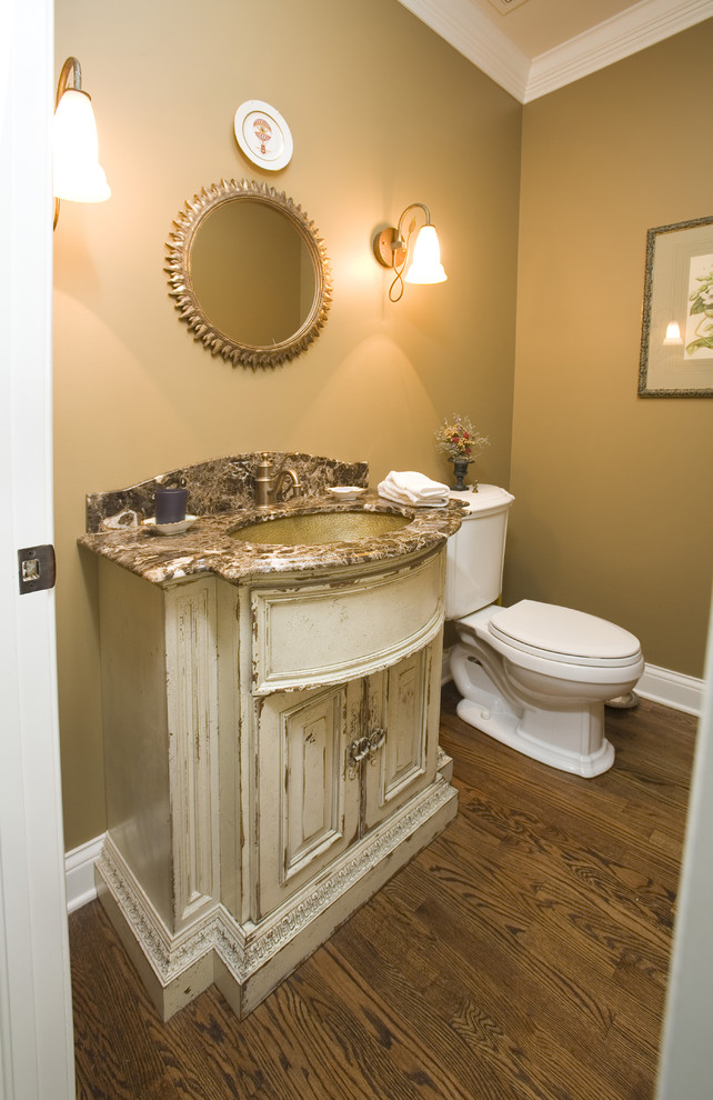 На фото: ванная комната в стиле рустика с врезной раковиной, фасадами с выступающей филенкой, искусственно-состаренными фасадами, раздельным унитазом и коричневым полом с