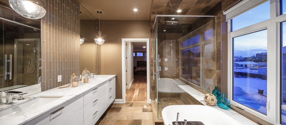 Идея дизайна: главная ванная комната среднего размера в современном стиле с врезной раковиной, отдельно стоящей ванной, угловым душем, коричневой плиткой и коричневыми стенами
