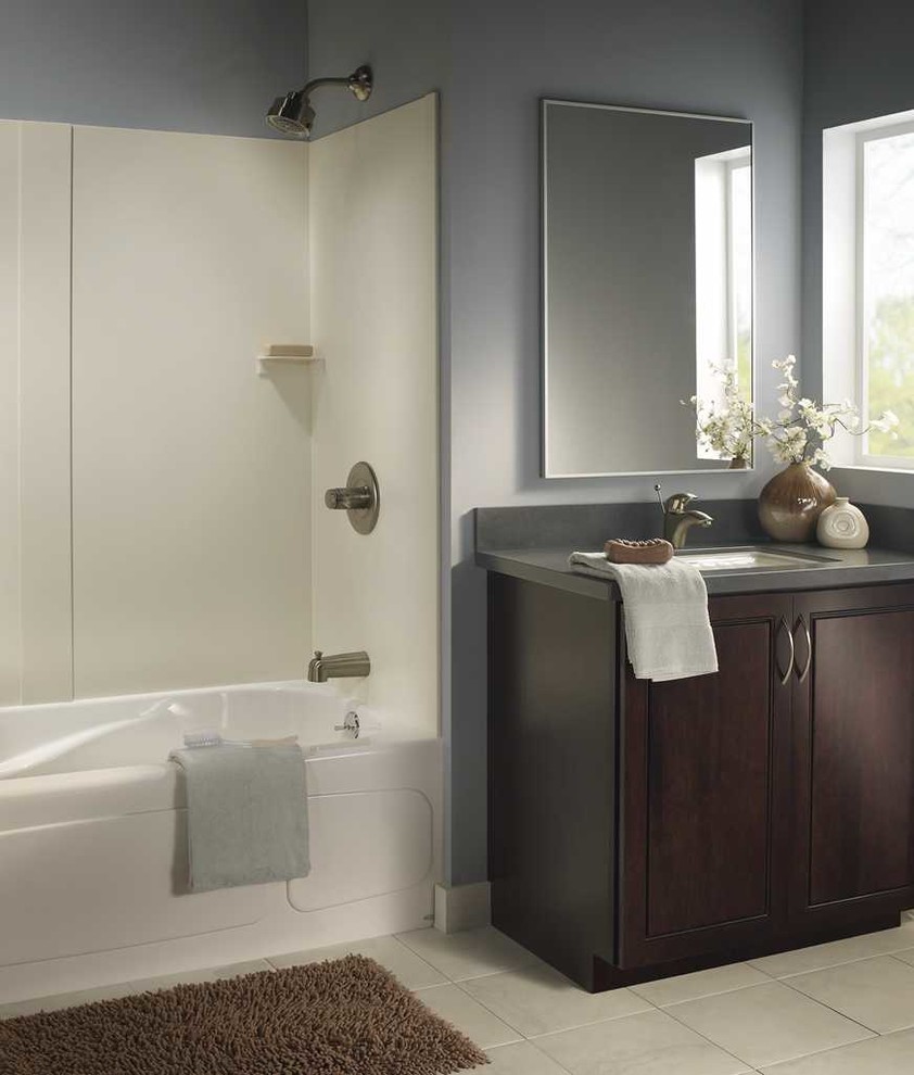 Design ideas for a classic bathroom in Other.