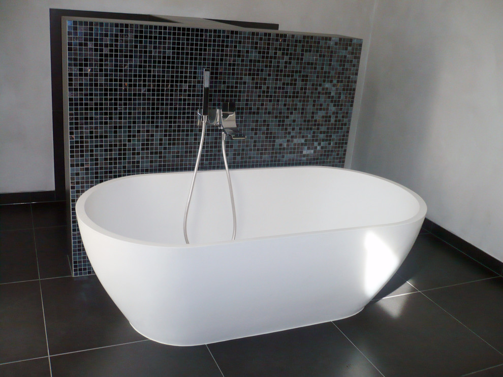 Mid-sized minimalist freestanding bathtub photo in San Francisco