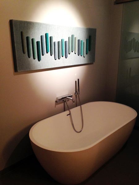 Idéer för mellanstora funkis en-suite badrum, med ett fristående badkar