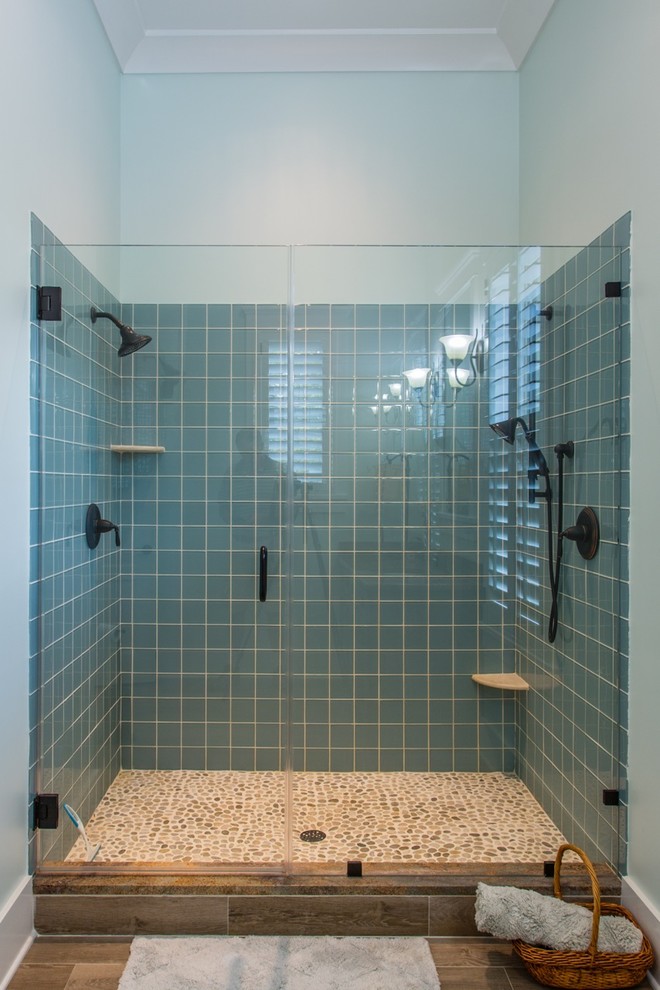 Design ideas for a classic bathroom in Miami.
