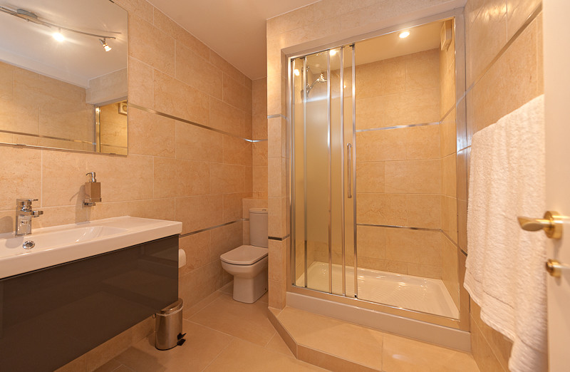 Bahia de Marbella Basement Conversion - Modern - Bathroom - Malaga - by ...
