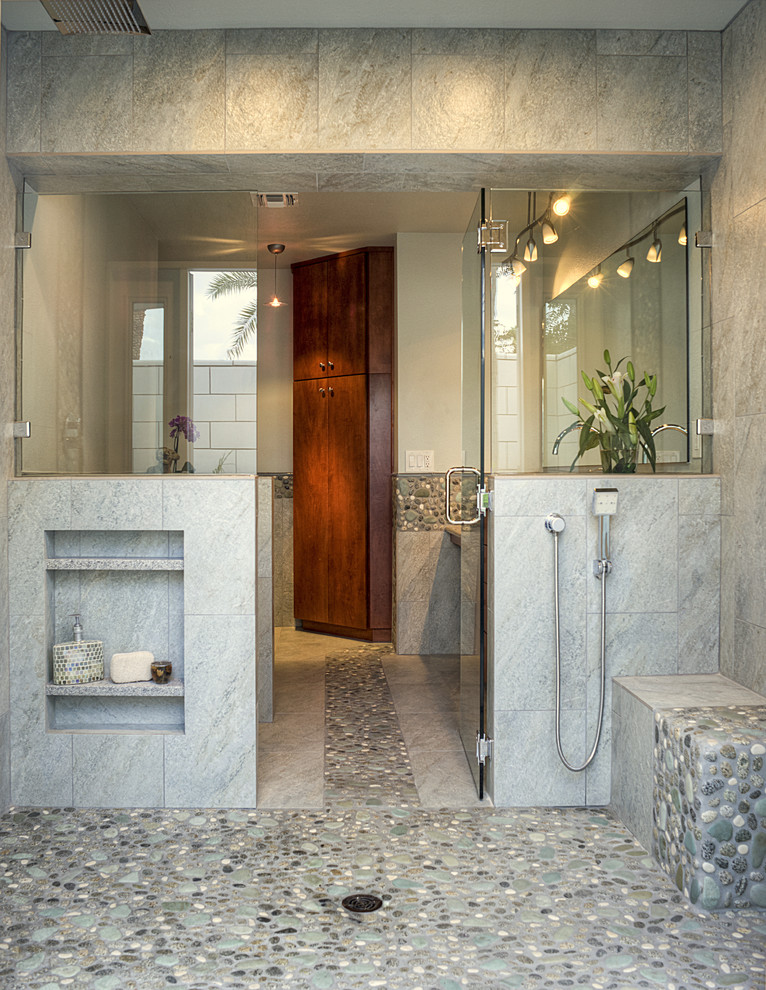 Bathroom - contemporary bathroom idea in Phoenix