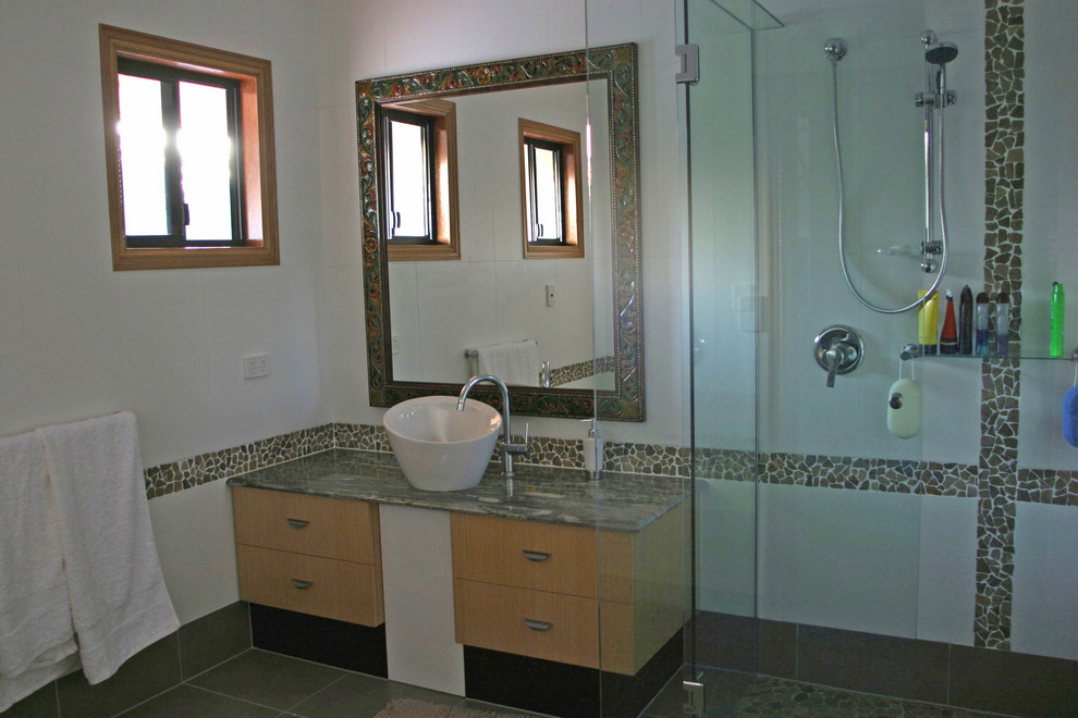 Island style bathroom photo in Gold Coast - Tweed