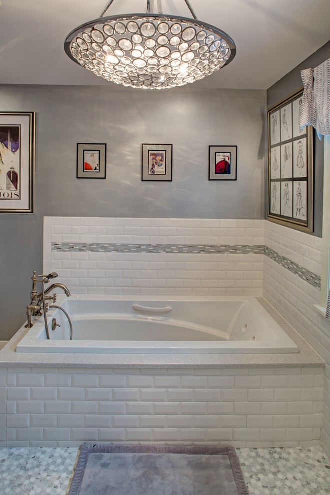 Идея дизайна: ванная комната в классическом стиле с столешницей из гранита, накладной ванной, белой плиткой и керамической плиткой