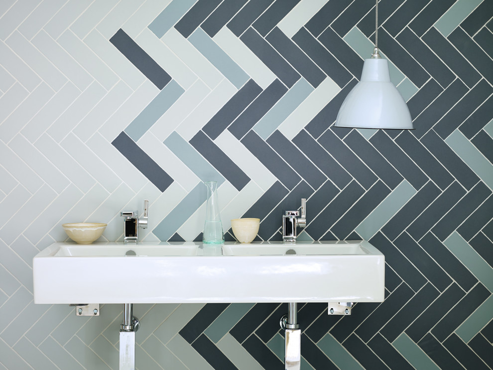 Design ideas for an eclectic bathroom in Copenhagen with ceramic tiles.