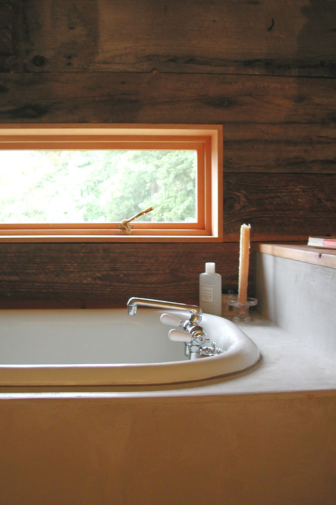 Inspiration for a country bathroom in Seattle.