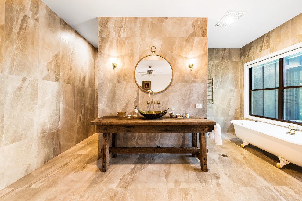 Inspiration för lantliga badrum med dusch, med ett badkar med tassar, beige kakel, beige väggar, träbänkskiva, beiget golv och ett fristående handfat