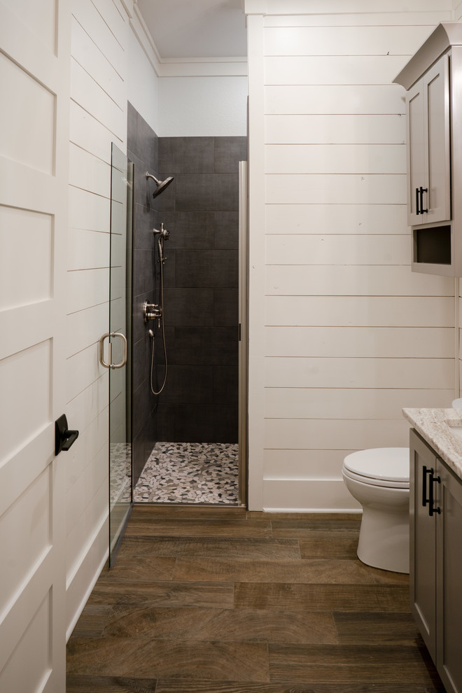Barndominium Farmhouse Bathroom Dallas by Jayson Chandler Homes