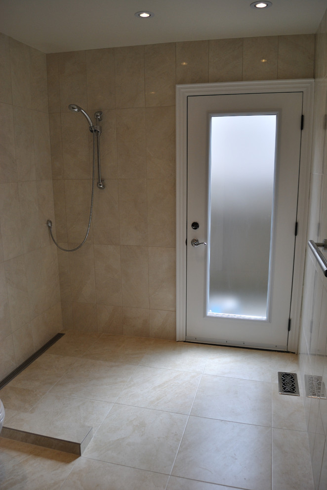 Inspiration for a modern bathroom remodel in Toronto