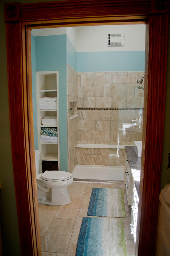 Diseño de cuarto de baño tradicional renovado de tamaño medio