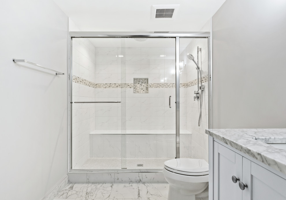 Photo of a medium sized contemporary ensuite wet room bathroom in Chicago with shaker cabinets, white cabinets, a one-piece toilet, grey walls, marble flooring, a submerged sink, granite worktops and a hinged door.