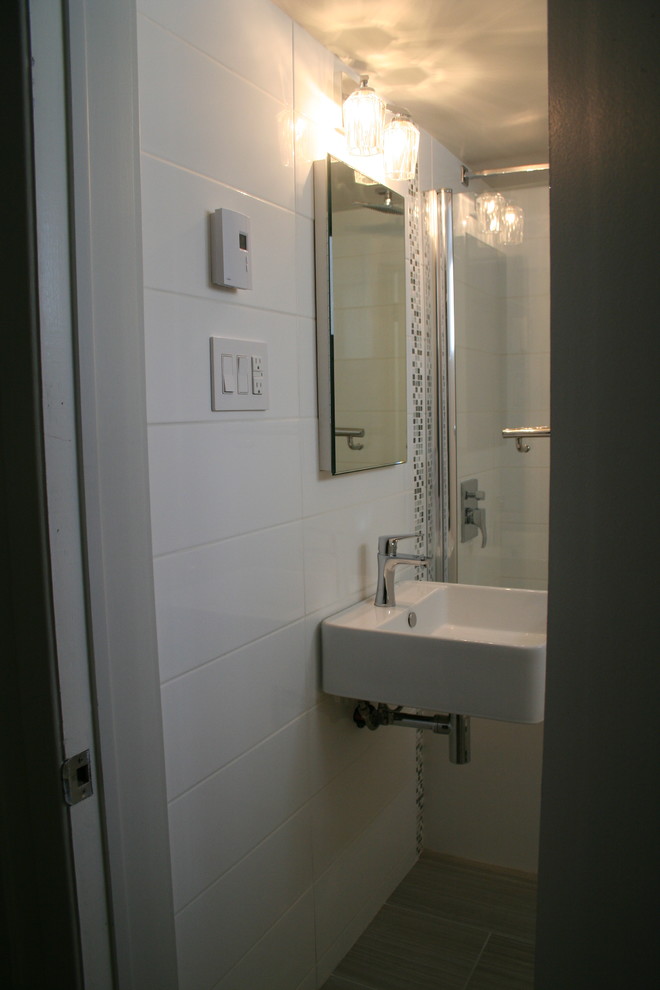 Ejemplo de cuarto de baño moderno pequeño