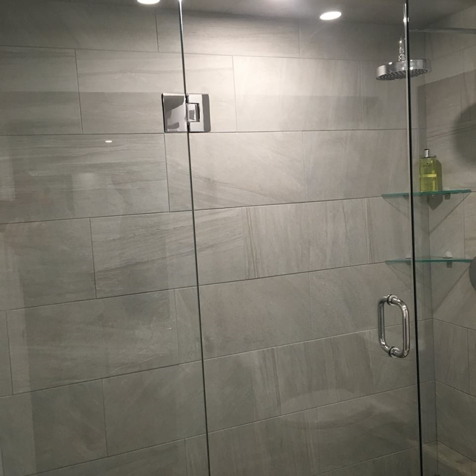 Ispirazione per una stanza da bagno minimalista di medie dimensioni