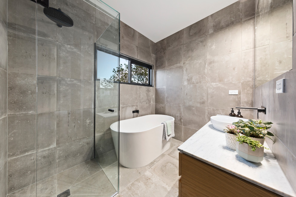 Inspiration for a contemporary bathroom in Melbourne.