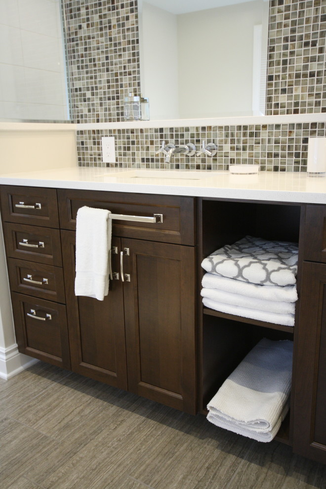 Bath & Bedroom Design & Remodel Castleton, Ottawa コンテンポラリー 浴室