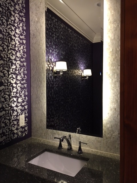Идея дизайна: ванная комната среднего размера в стиле шебби-шик с фиолетовыми стенами, душевой кабиной и столешницей из искусственного кварца