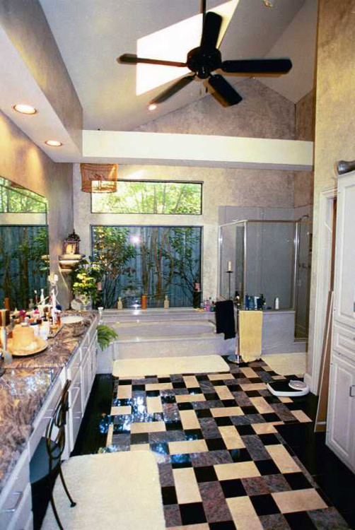 This is an example of a traditional bathroom in Dallas.