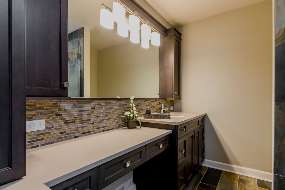 Example of a mid-sized transitional 3/4 stone tile slate floor bathroom design in Chicago with an undermount sink, flat-panel cabinets, gray cabinets and quartz countertops