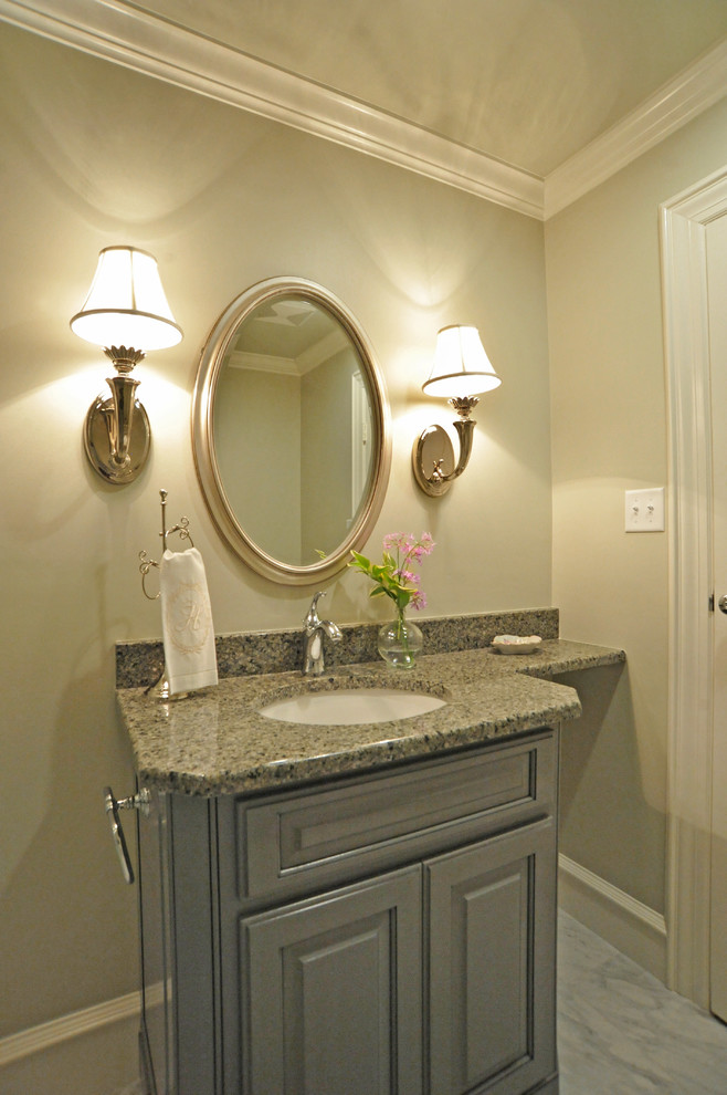 Foto di una stanza da bagno chic con consolle stile comò, ante grigie, top in granito, doccia aperta, piastrelle bianche, pareti verdi e pavimento in marmo