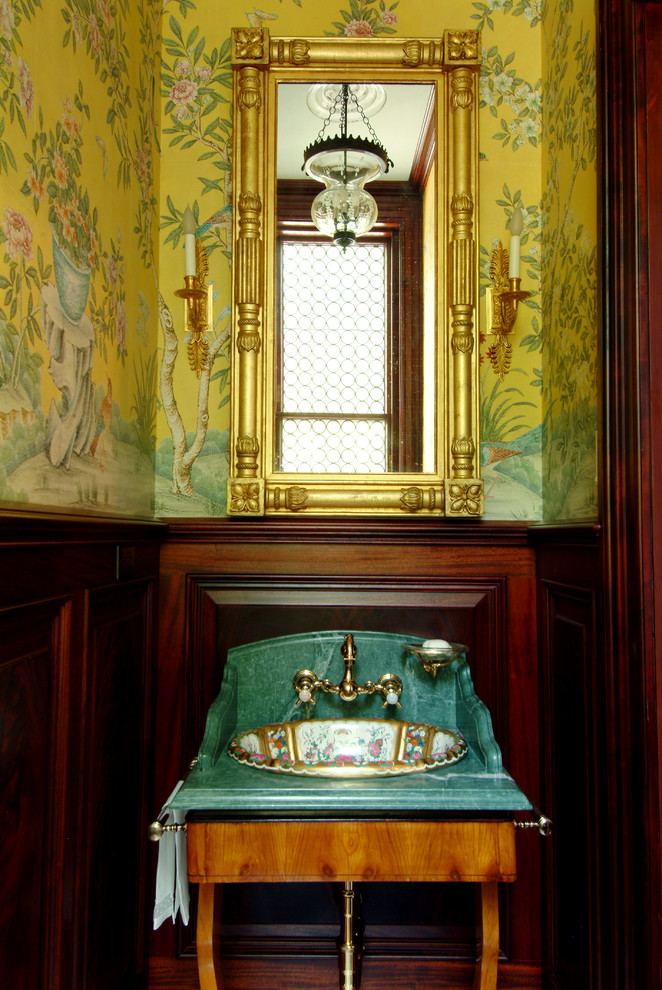 Esempio di una piccola stanza da bagno chic con consolle stile comò, ante in legno chiaro, top in marmo, piastrelle nere, piastrelle a mosaico, lavabo integrato, pareti multicolore e pavimento in marmo