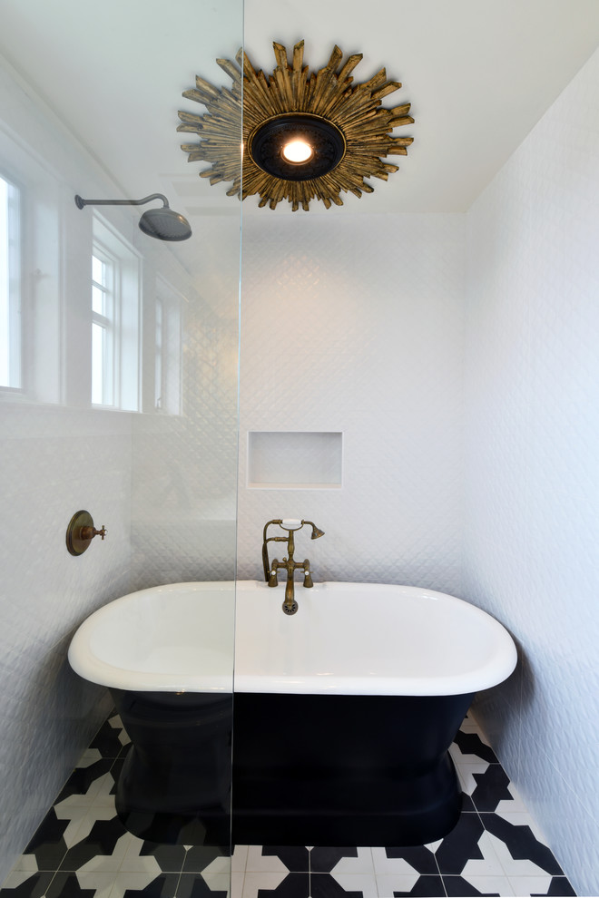 Design ideas for a contemporary bathroom in San Diego.