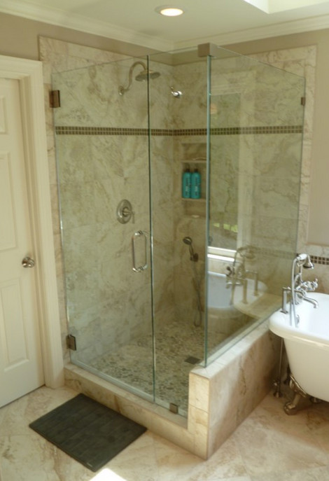 Immagine di una stanza da bagno padronale design con top in granito, piastrelle in gres porcellanato e pareti beige