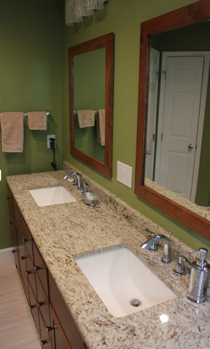 Foto på ett en-suite badrum, med klinkergolv i porslin