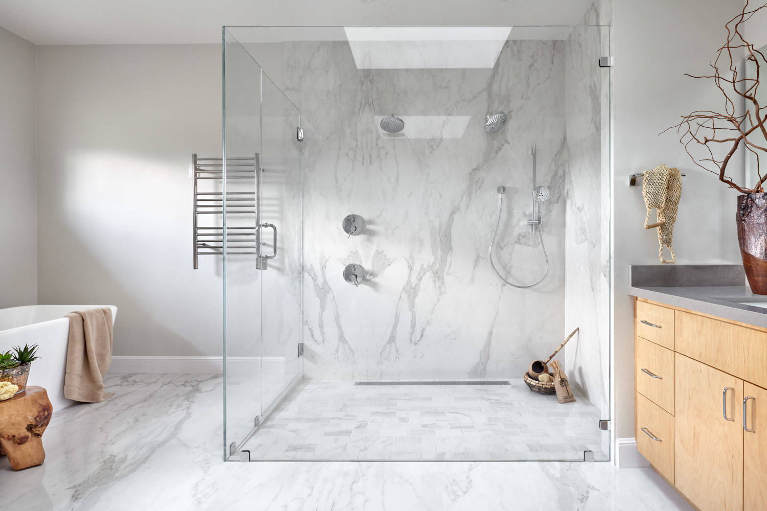 75 moderne badezimmer mit marmorboden ideen & bilder - august 2023