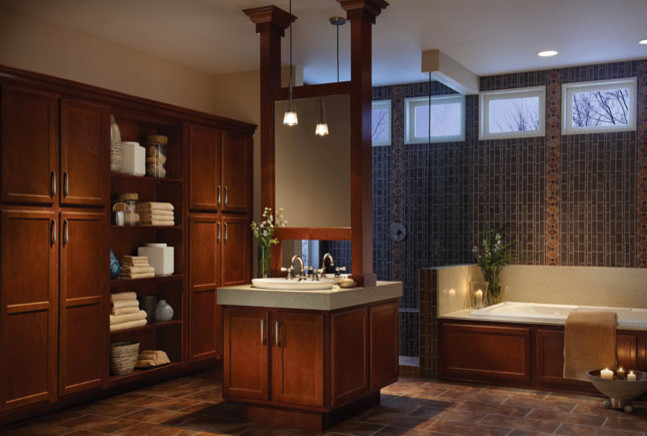 Exemple d'une grande salle de bain principale asiatique en bois brun avec un placard à porte shaker, une baignoire posée, une douche d'angle, un carrelage marron, un carrelage multicolore, mosaïque, un mur beige, un sol en ardoise, un lavabo posé, un plan de toilette en quartz modifié, un sol multicolore et une cabine de douche à porte battante.
