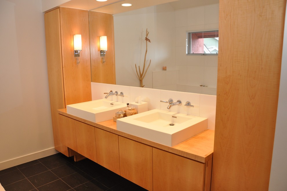 Modernes Badezimmer in Burlington