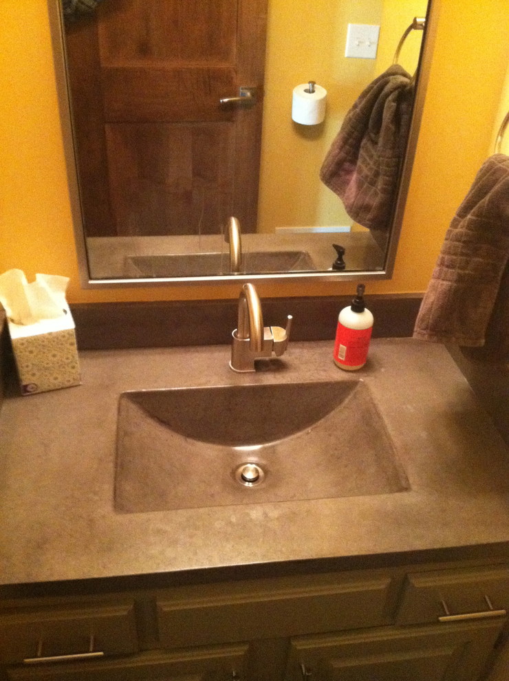 Design ideas for a contemporary bathroom in Minneapolis.