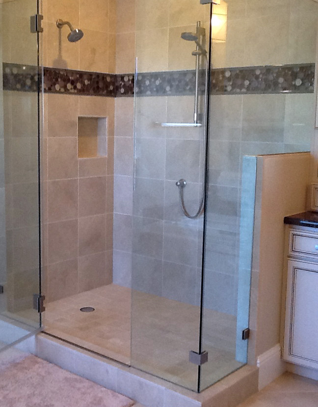 Large traditional ensuite bathroom in San Francisco with a corner shower, beige tiles and beige walls.