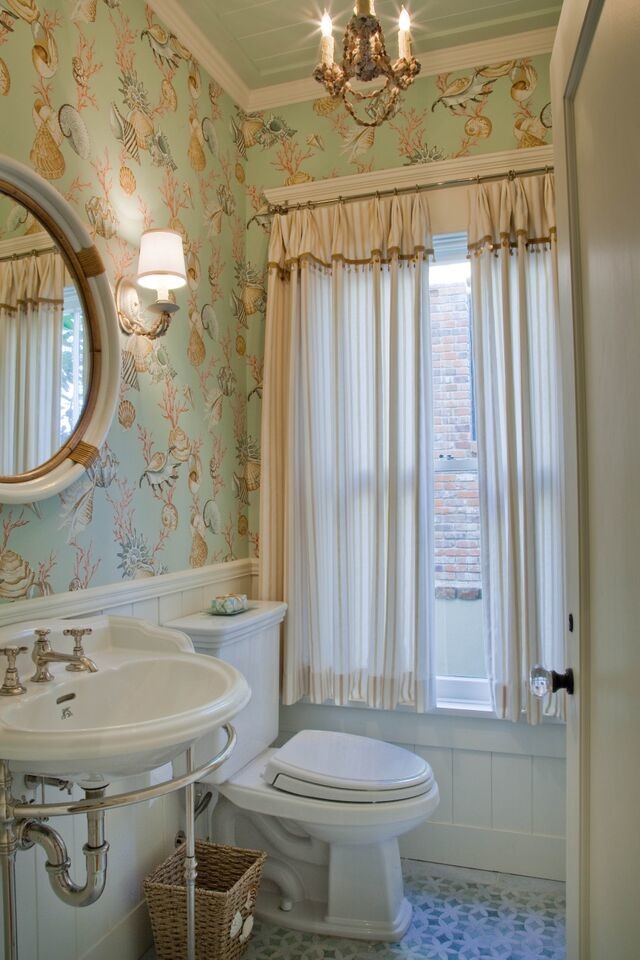 Идея дизайна: ванная комната среднего размера в морском стиле с раздельным унитазом, полом из линолеума, душевой кабиной, подвесной раковиной, разноцветными стенами и разноцветным полом