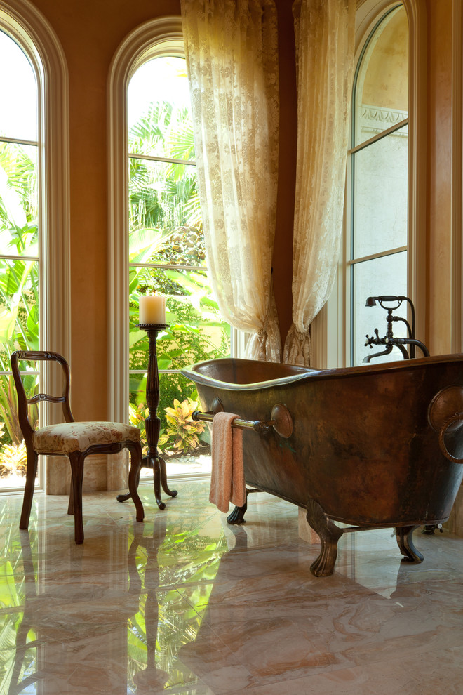Elegant claw-foot bathtub photo in Toronto