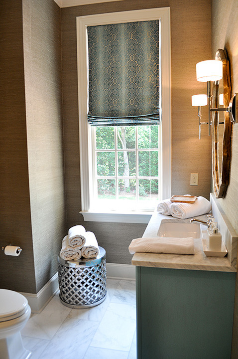 This is an example of a contemporary bathroom in Charlotte.