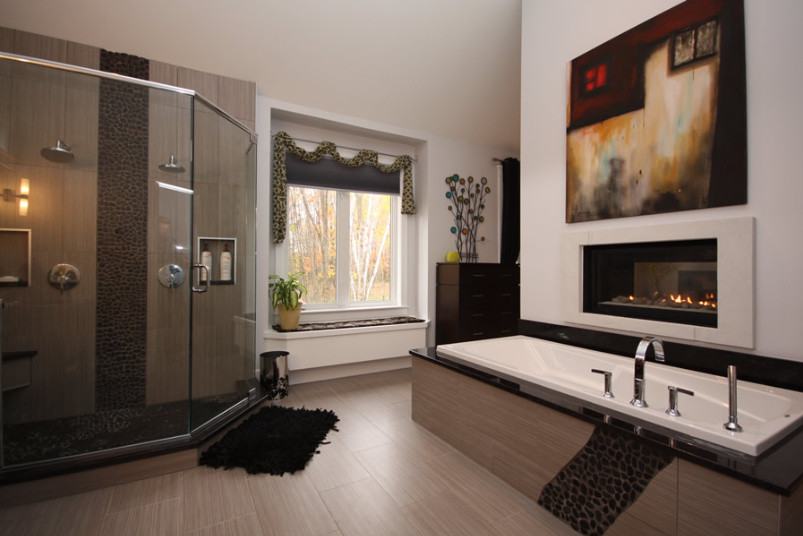Inspiration for a contemporary bathroom in Ottawa.