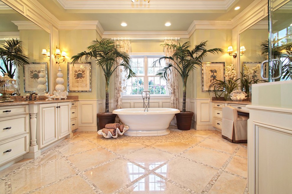 Идея дизайна: большая главная ванная комната в классическом стиле с фасадами с выступающей филенкой, белыми фасадами, отдельно стоящей ванной, бежевой плиткой, плиткой мозаикой, зелеными стенами, полом из травертина, врезной раковиной и столешницей из гранита