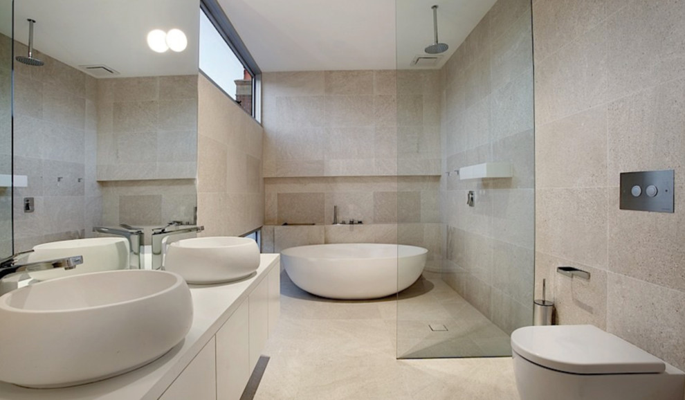 Ispirazione per una stanza da bagno contemporanea con ante bianche, piastrelle in gres porcellanato, pavimento in gres porcellanato e top in quarzo composito