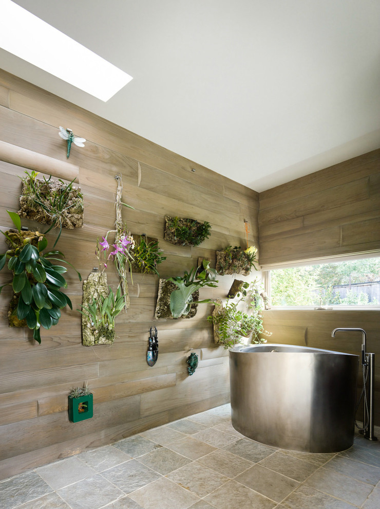 Modernes Badezimmer En Suite mit freistehender Badewanne in San Francisco