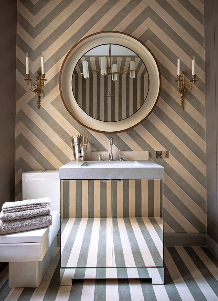 На фото: ванная комната в современном стиле с врезной раковиной, плоскими фасадами и разноцветными стенами