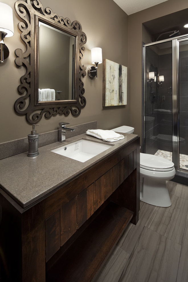 Uriges Badezimmer mit Granit-Waschbecken/Waschtisch in Minneapolis