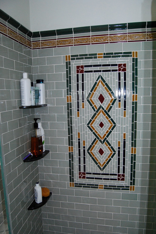 Example of an arts and crafts bathroom design in San Francisco