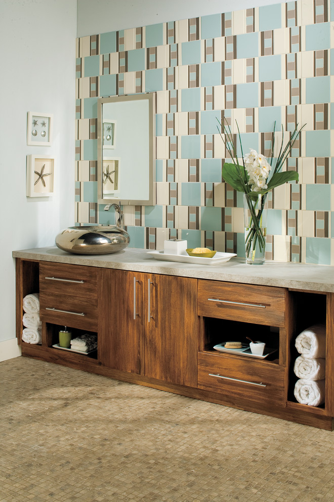 На фото: ванная комната в морском стиле с настольной раковиной, плоскими фасадами, синей плиткой, керамической плиткой, синими стенами и полом из мозаичной плитки